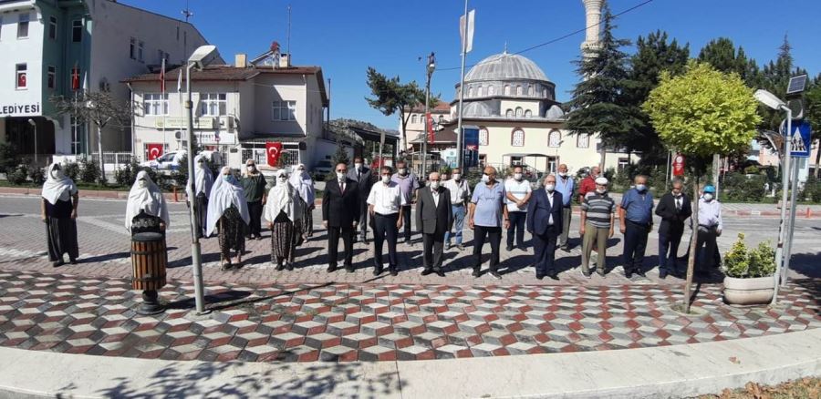 Chp çelenk koydu